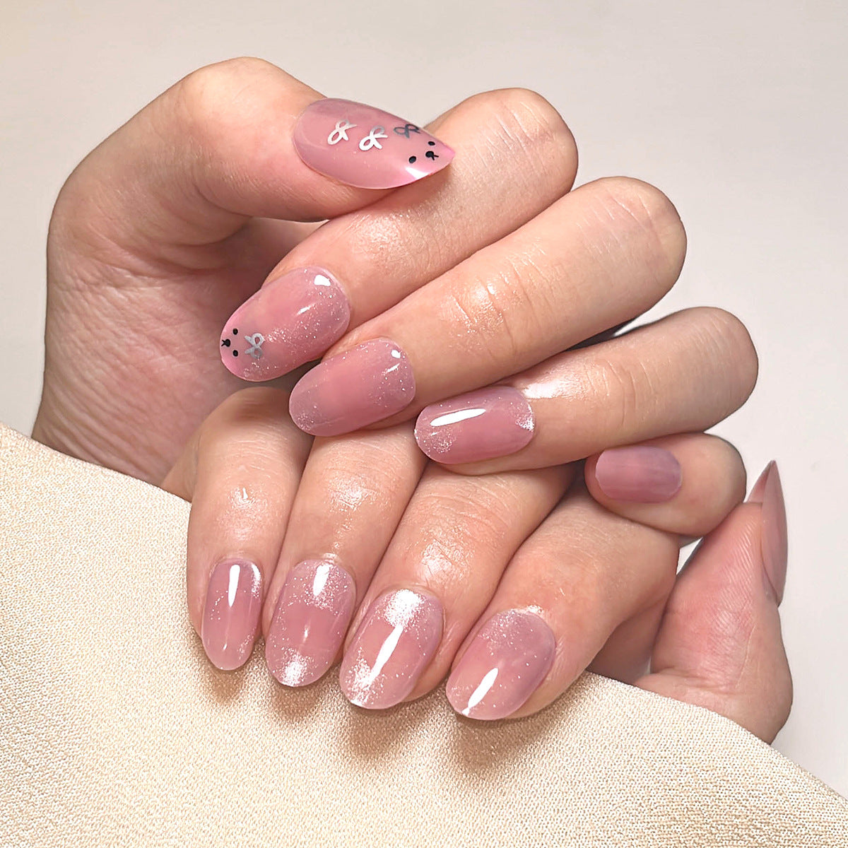 Künstliche Nagelkunst mit verspieltem Hasen-Design Brehn