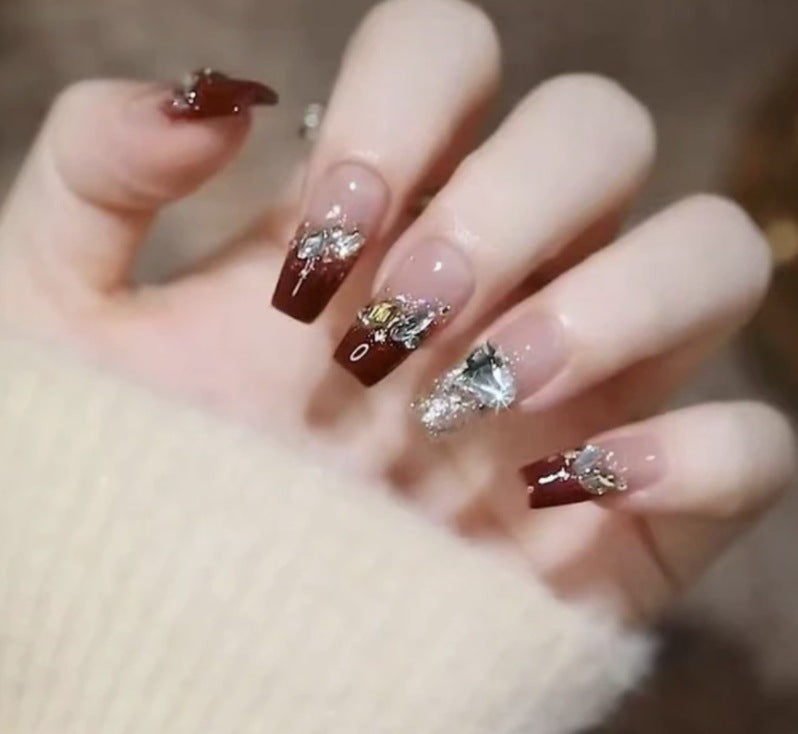 Elegante Nagelkunst mit Glanzfinish Brehn