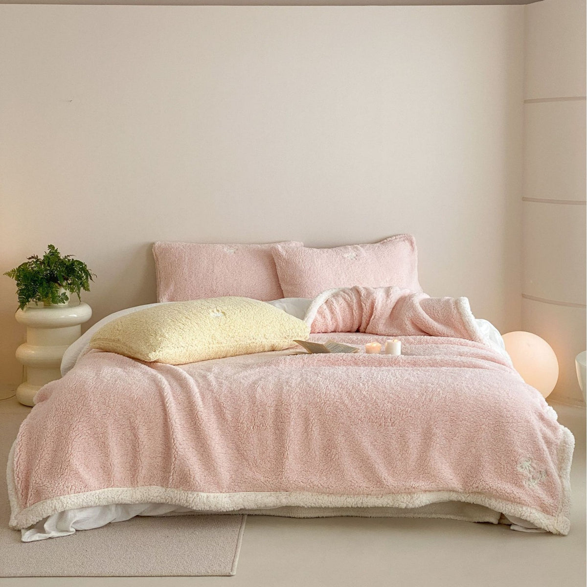 Kuschelige Sherpa-Tagesdecke mit wendbarem Fleece-Innenfutter