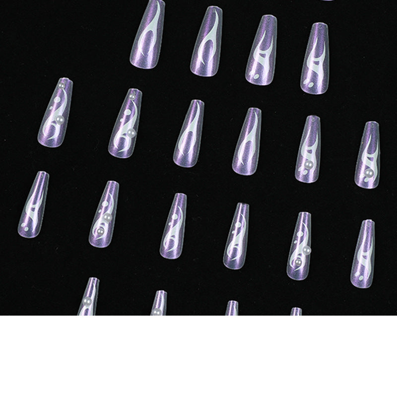 Kunstvolle Gel-Nägel mit holografischen Akzenten Brehn