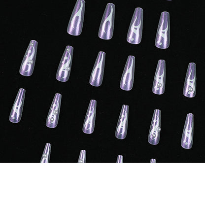 Kunstvolle Gel-Nägel mit holografischen Akzenten Brehn