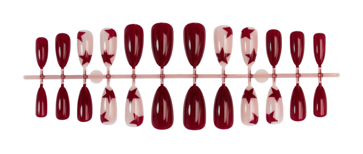 Kunstnagelset mit glitzernden Sternen und eleganten Akzenten Brehn