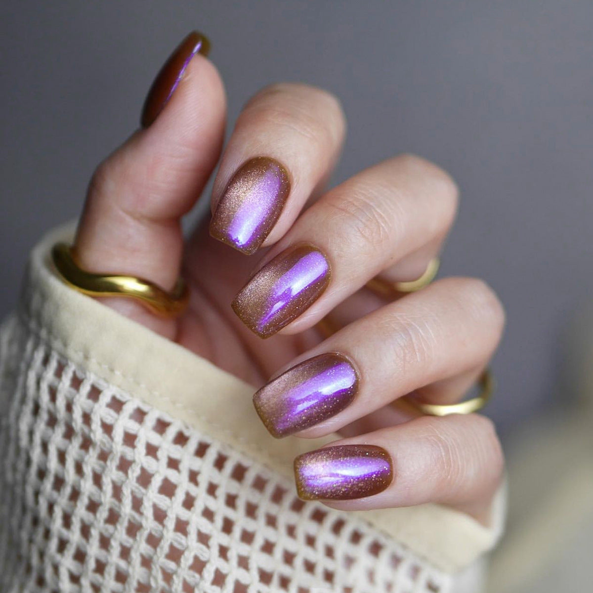 Kunstvolle Nagelkunst mit schimmerndem Farbverlauf Brehn
