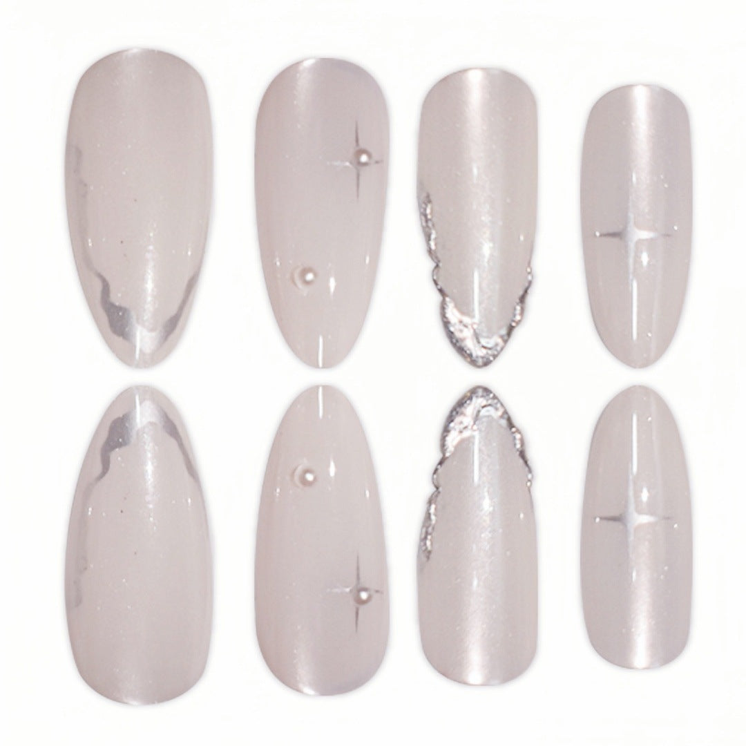 Elegante Stiletto Nagelkunstverlängerungen mit silbernen Akzenten Brehn