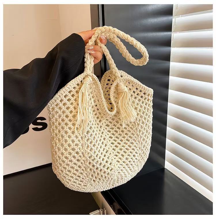 Handgefertigte Basttasche mit Quasten Brehn