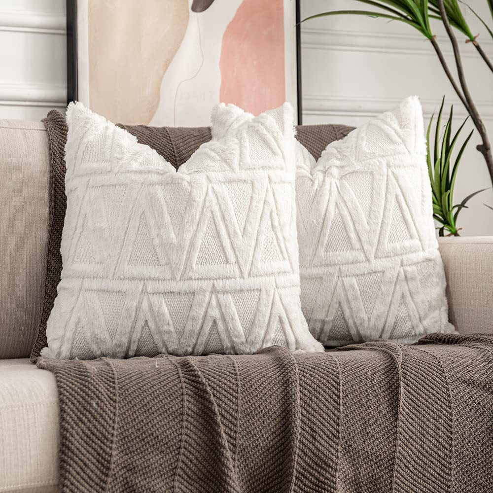 Quadratischer Kissenbezug mit geometrischem Chenille‑Tufting und weichem Baumwollmix Brehn