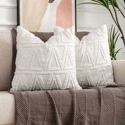 Quadratischer Kissenbezug mit geometrischem Chenille‑Tufting und weichem Baumwollmix Brehn