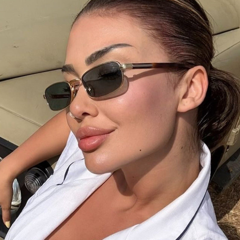 Damen modische Sonnenbrille mit stilvollem Metallrahmen und orangefarbenen Gläsern Brehn