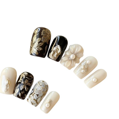 3D Floral Press-On Nagelkunstset mit elegant gestalteten Designs