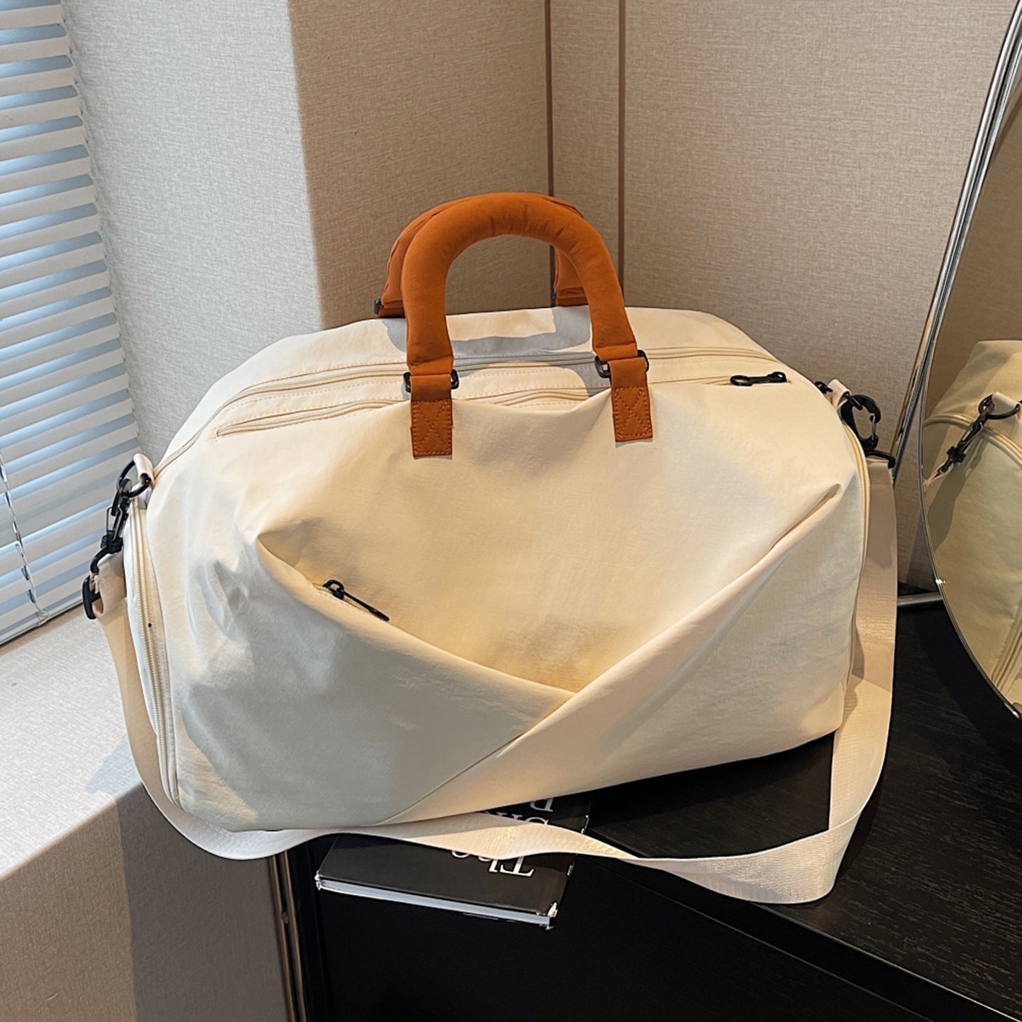 Schlanker minimalistischer Reisetasche Brehn
