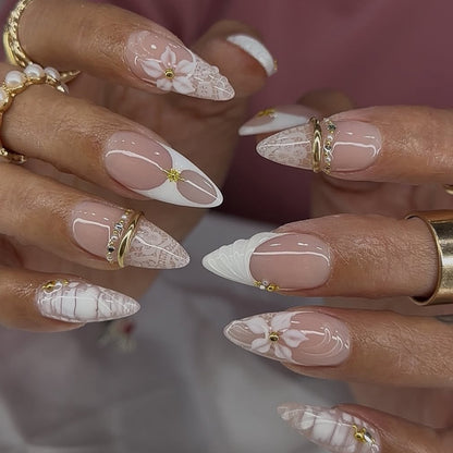 Dekorative florale Stiletto-Nagelkunstverlängerungen Brehn