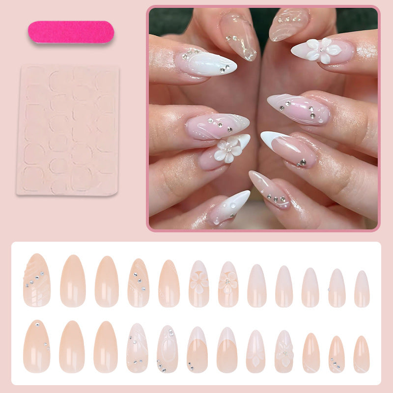 Kunstnagelset mit eleganten Blumen- und Glitzerdetails Brehn