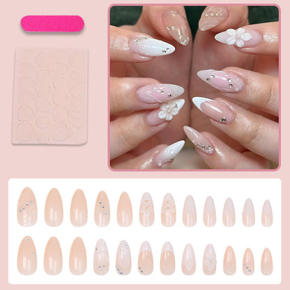 Kunstnagelset mit eleganten Blumen- und Glitzerdetails Brehn