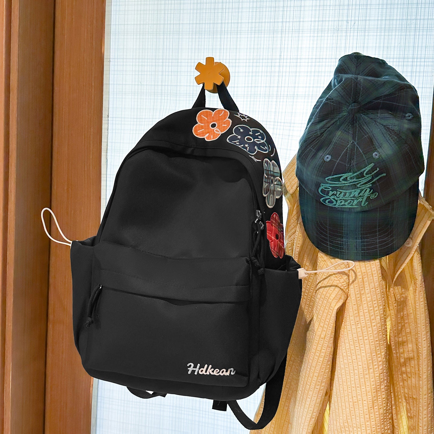 Blumengeschmückter lässiger Schulrucksack