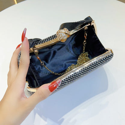 Strass-besetzte Abendhandtasche