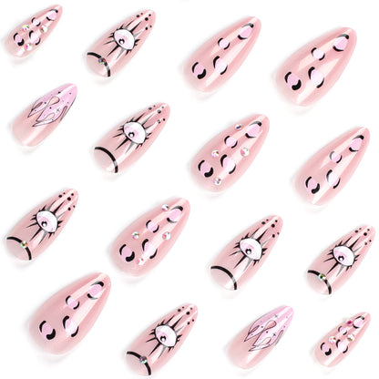 Kunstvolle Nagelkunst mit ausgefallenen Designs und funkelnden Akzenten Brehn