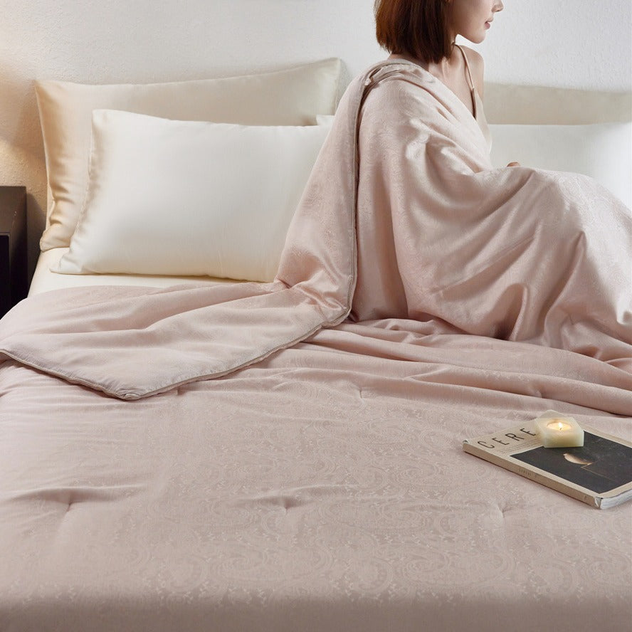 Microfaser-Steppbett mit Paisley-Jacquard-Bezug und temperaturausgleichender Füllung