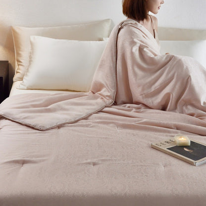 Microfaser-Steppbett mit Paisley-Jacquard-Bezug und temperaturausgleichender Füllung
