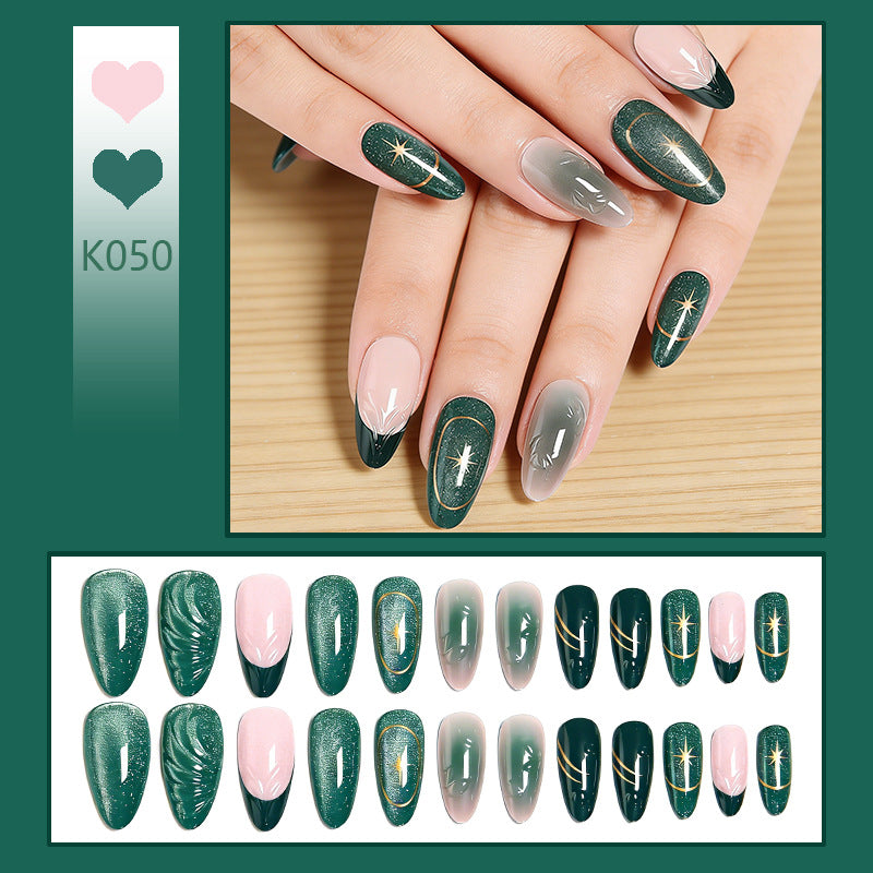 Kunstnägel mit luxuriösen Metallic- und Glitzerdetails Brehn