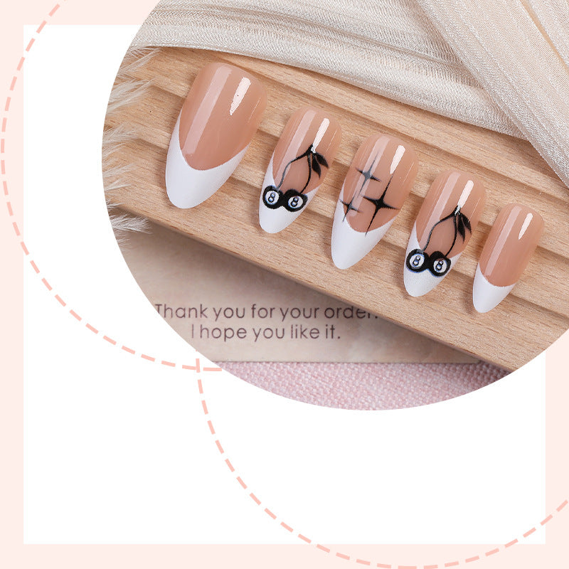 Künstlerische Press-On Nagelkollektion mit einzigartigen Musterdesigns Brehn