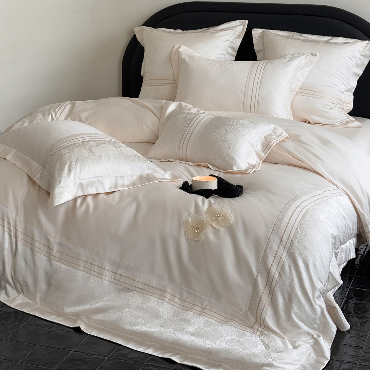 Luxuriöser Jacquard-Satin Bettbezug Set mit besticktem floralen Besatz