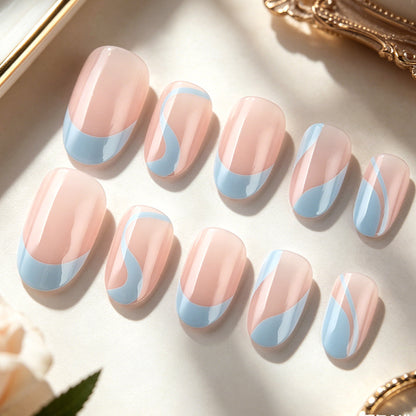 Künstlerisches French Tip Nageldesign Brehn
