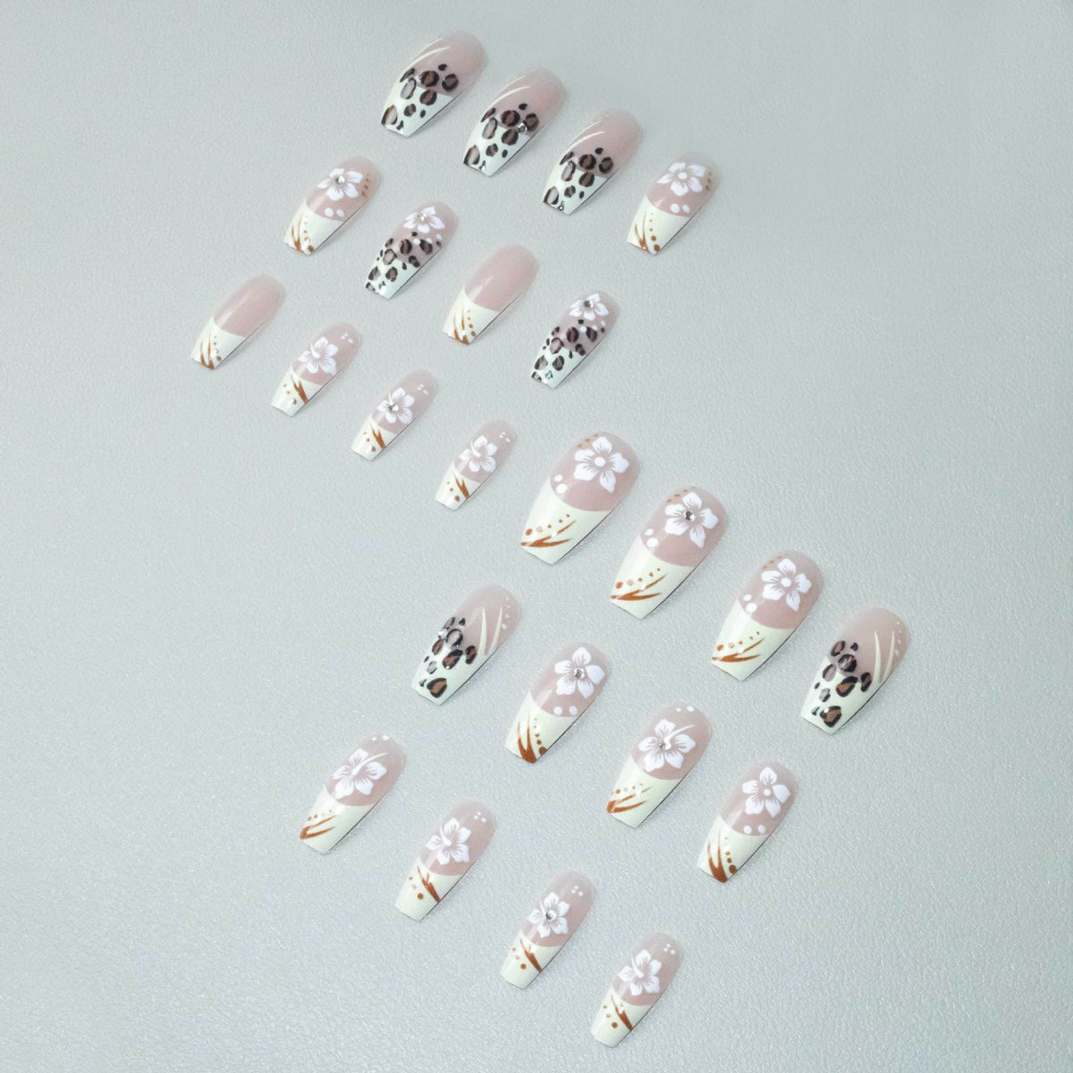 Künstlerisches Blumen- und Tiermotiv-Nagelkunst-Set