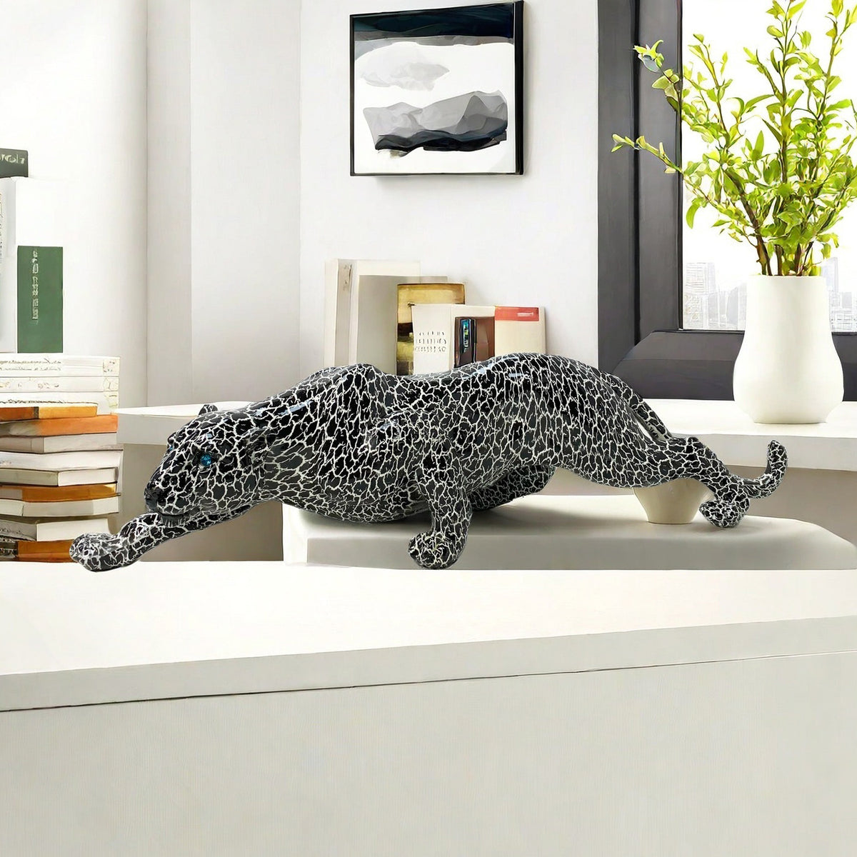 Kunstvolle und bunte Tierfigur in Pantherform Brehn