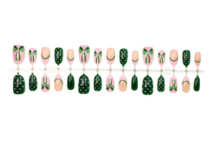 Kunstnagelset mit floralen Akzenten und verspielten Designs Brehn