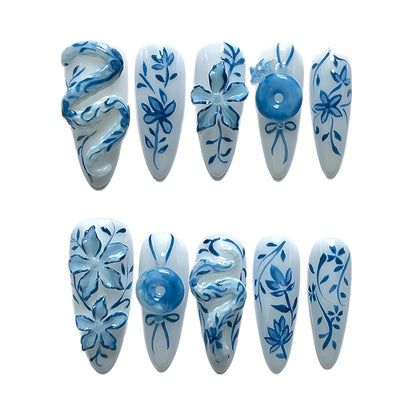 Kunstnagel Set mit floralen Designs Brehn