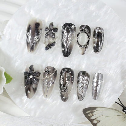 Künstliche Nagelspitzen mit glamourösem Schwarz-Weiß-Design Brehn