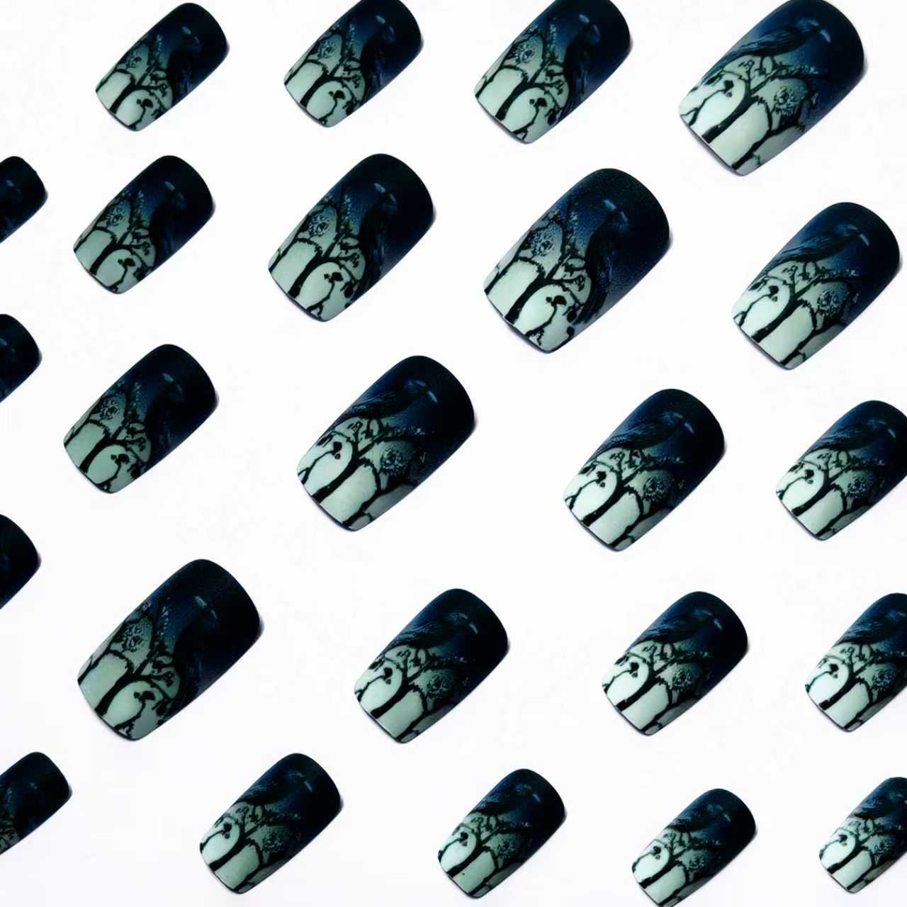 Kunstnägel mit Kreativem Totenkopf- und Krähenmotiv Brehn