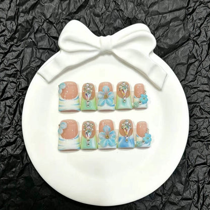 Künstlerisches Floral Press-On Nagelkunstset mit 3D-Verzierungen