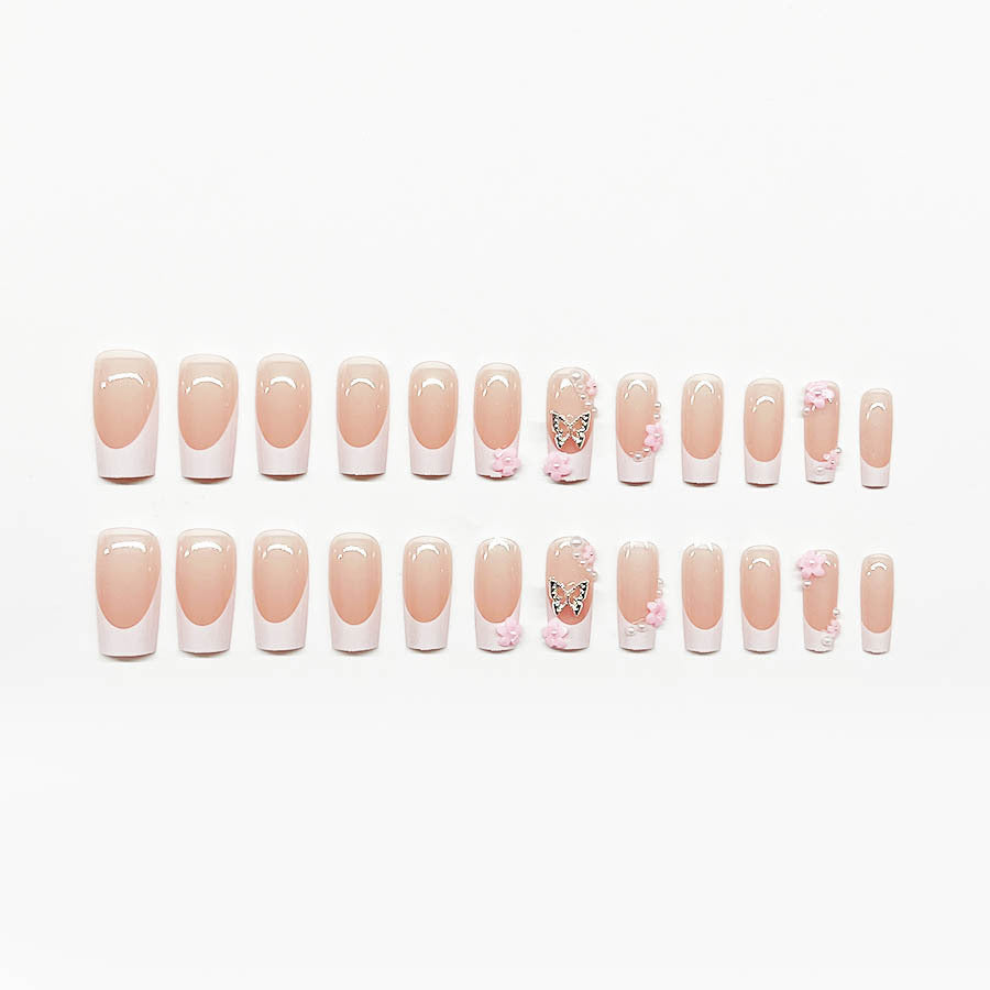 Kunstnagelset mit verspielten 3D-Blüten und Glitzerakzenten Brehn