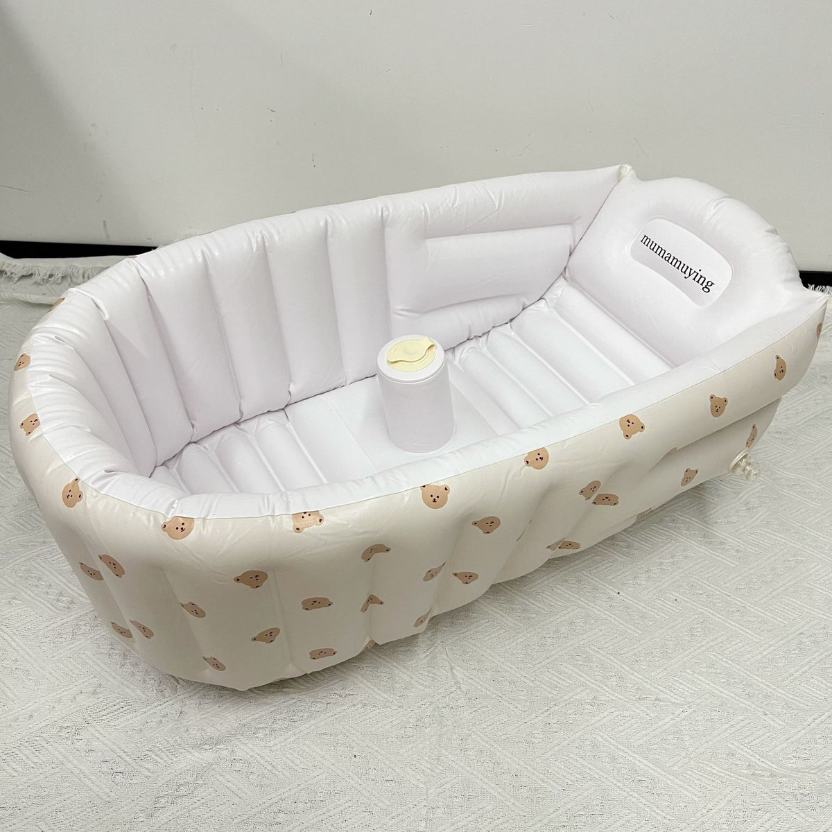 Aufblasbare tragbare Babybadewanne mit Kopfstütze und integriertem Becherhalter