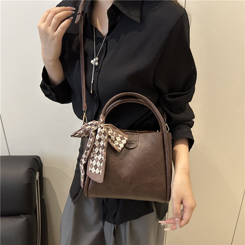 Elegante Schleifenakzent-Handtasche Brehn