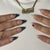 Kunstnagelset mit polka-nervigen Akzenten und funkelnden Details Brehn