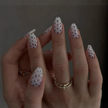 Elegante Polka Dot Press-On Nagelverstärkungen Brehn