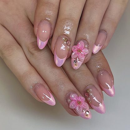 Kunstvolle Nagelverlängerungen mit elegantem floralem Design Brehn