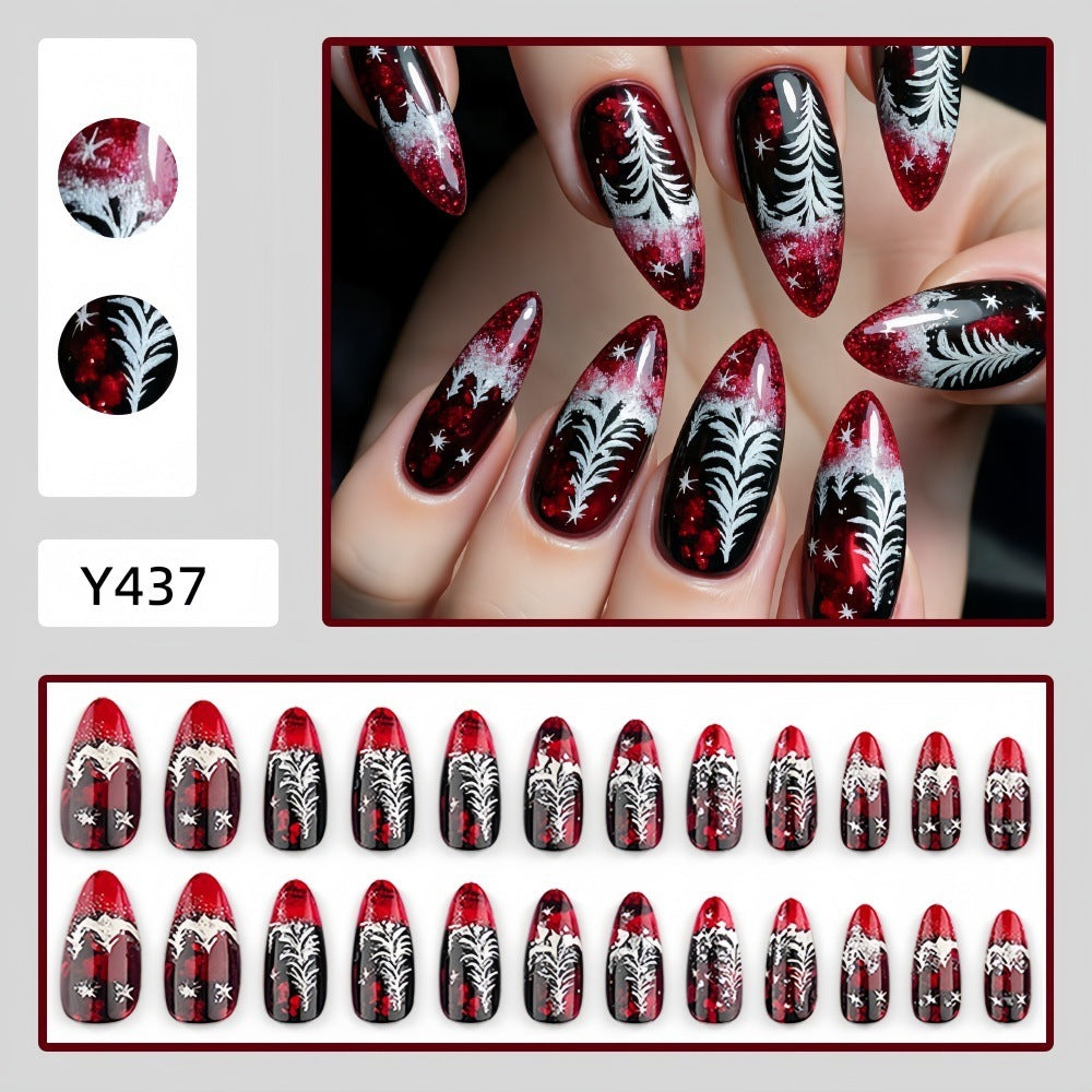 Kunstnägel im festlichen Weihnachtsdesign mit elegantem Glitzer Brehn