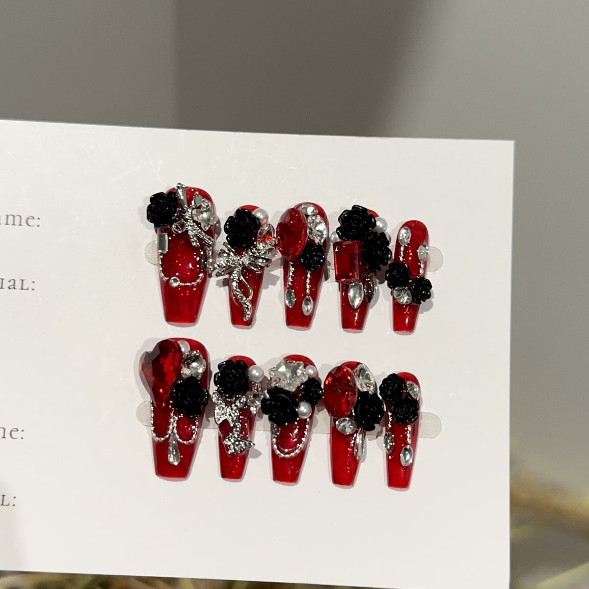 Glamouröses, blumenmotiviertes Press-On-Nagel-Set