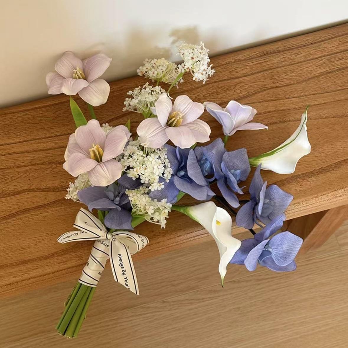 Schöner floraler Hochzeitsstrauß für besondere Feierlichkeiten