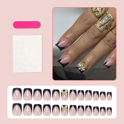 Kunstnagelset mit stylishen und eleganten Schwarz-Spitzen Brehn