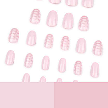 Kunstvolle Nailart mit eleganten Linien und zartem Design Brehn
