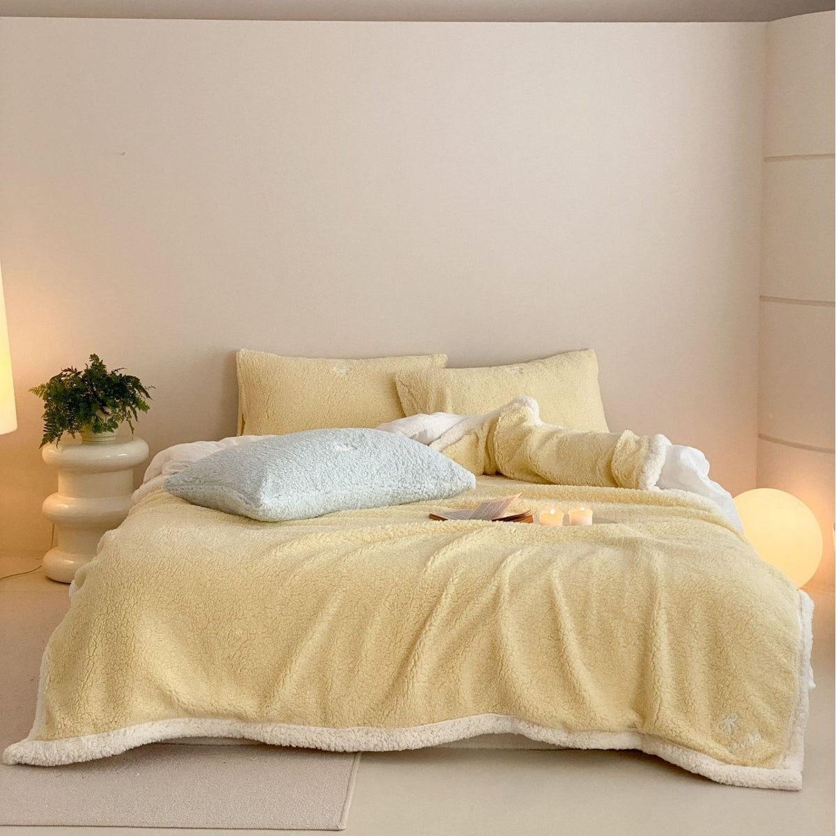 Kuschelige Sherpa-Tagesdecke mit wendbarem Fleece-Innenfutter