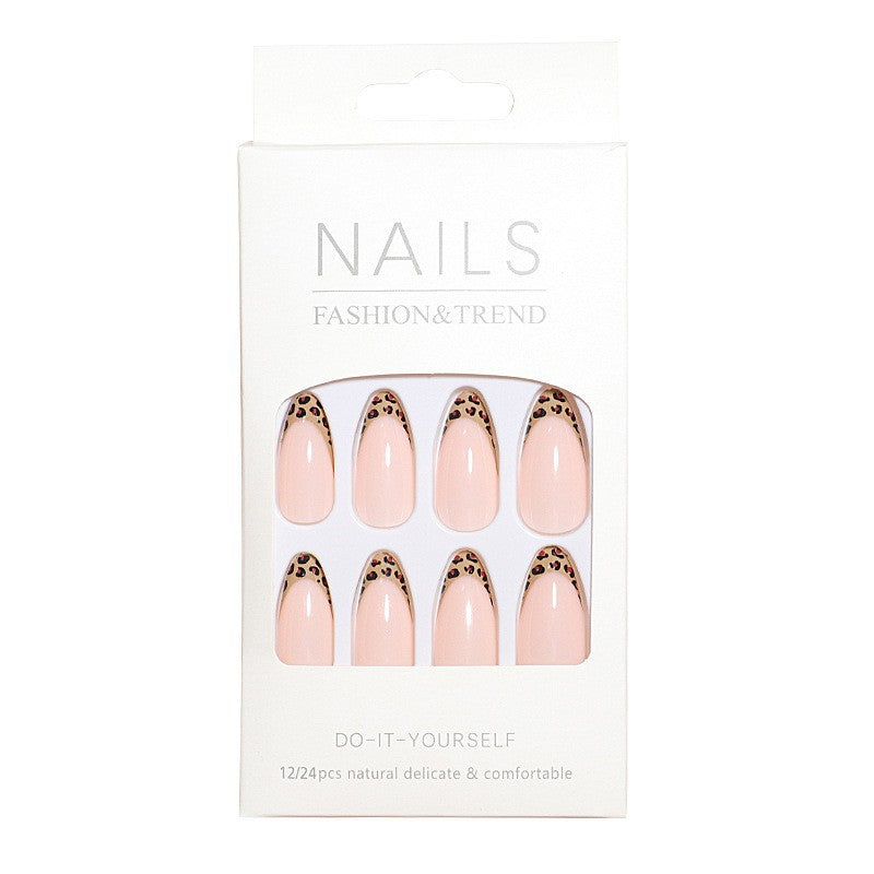 Stylisches Press-On Nail Set Brehn