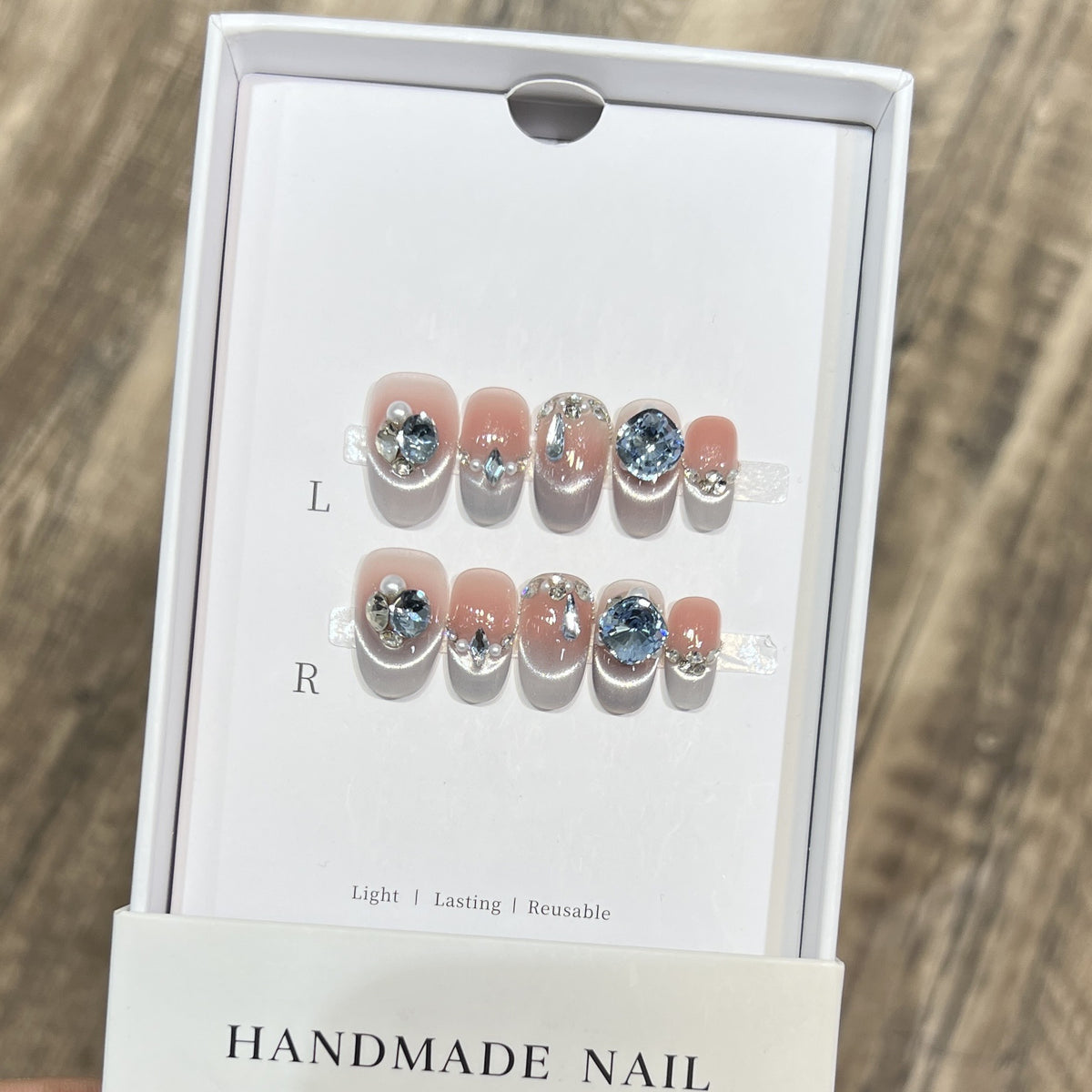 Wiederverwendbares, mit Strass verziertes Press-On Nagelset Brehn