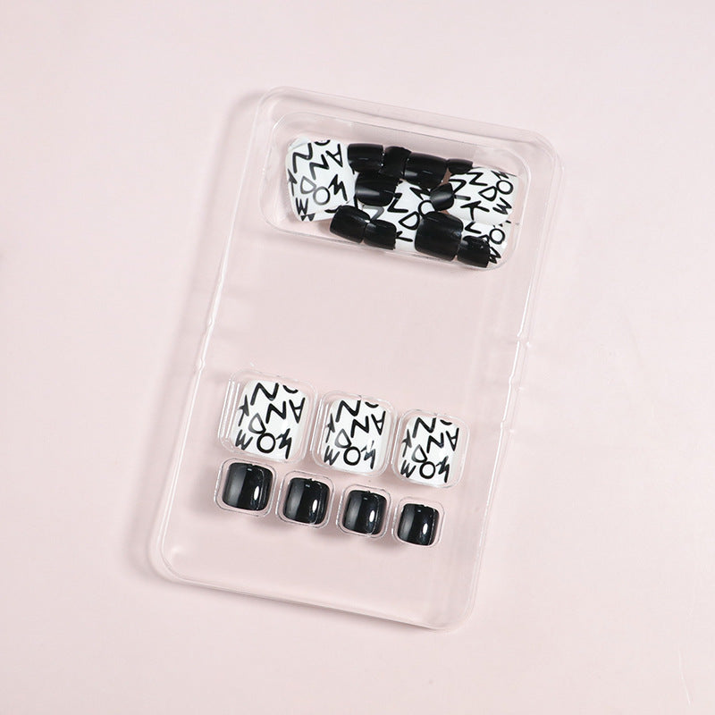 Künstlerisches Floral Press-On Nagelkunst Set Brehn