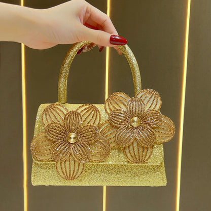 Blumenverzierte Abendhandtasche