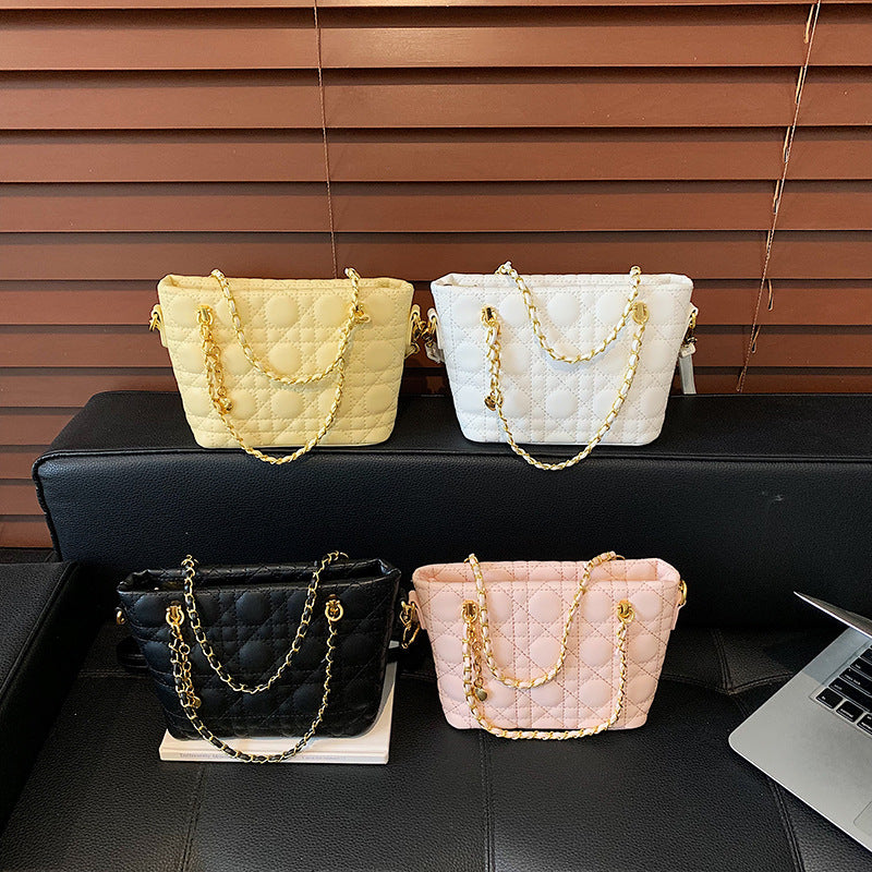 Gepolsterte Kettenhenkel-Handtasche